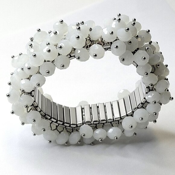 Vintage Milk Glass Stretch Bracelet - Picture 6 of 11